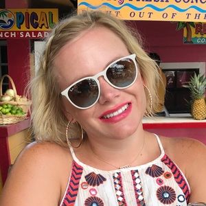 Meet your Posher, Donielle